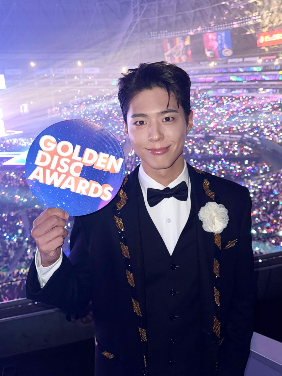 [📢] 박보검 JTBC ‘제39회 골든디스크어워즈’ 출연 안내

잠시 후, 오전 1시 20분⏰
<제39회 골든디스크어워즈>에 보검님이 출연합니다.

팬 여러분의 많은 시청 바랍니다!

#PARKBOGUM #박보검
#THEBLACKLABEL #더블랙레이블