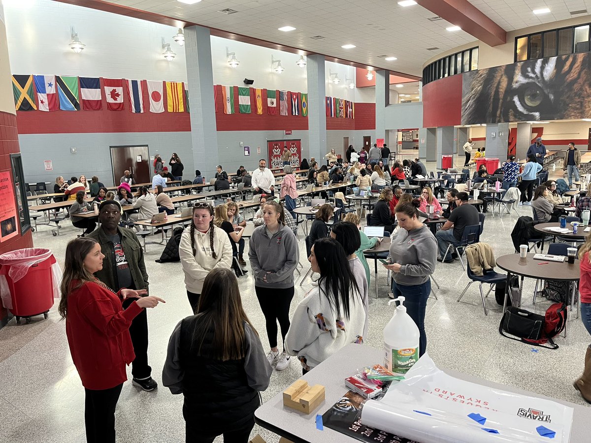 Lead_w_Russell's tweet image. Shoutout to the teacher leaders who said YES to lead a small group! It was fun seeing new leaders step up, even if they were nervous ❤️🐅🐾#DevelopingLeaders #LeadthePAC