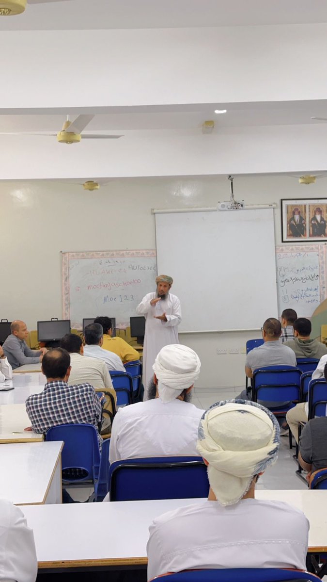HarithOmair's tweet photo. "أُقيم اجتماع ختامي على هامش نهايات الفصل الدراسي الأول برئاسة مدير المدرسة الأستاذ خالد المحاربي، تم خلاله بحث الاستعدادات النهائية للاختبارات." https://t.co/DGBaQb1ToH