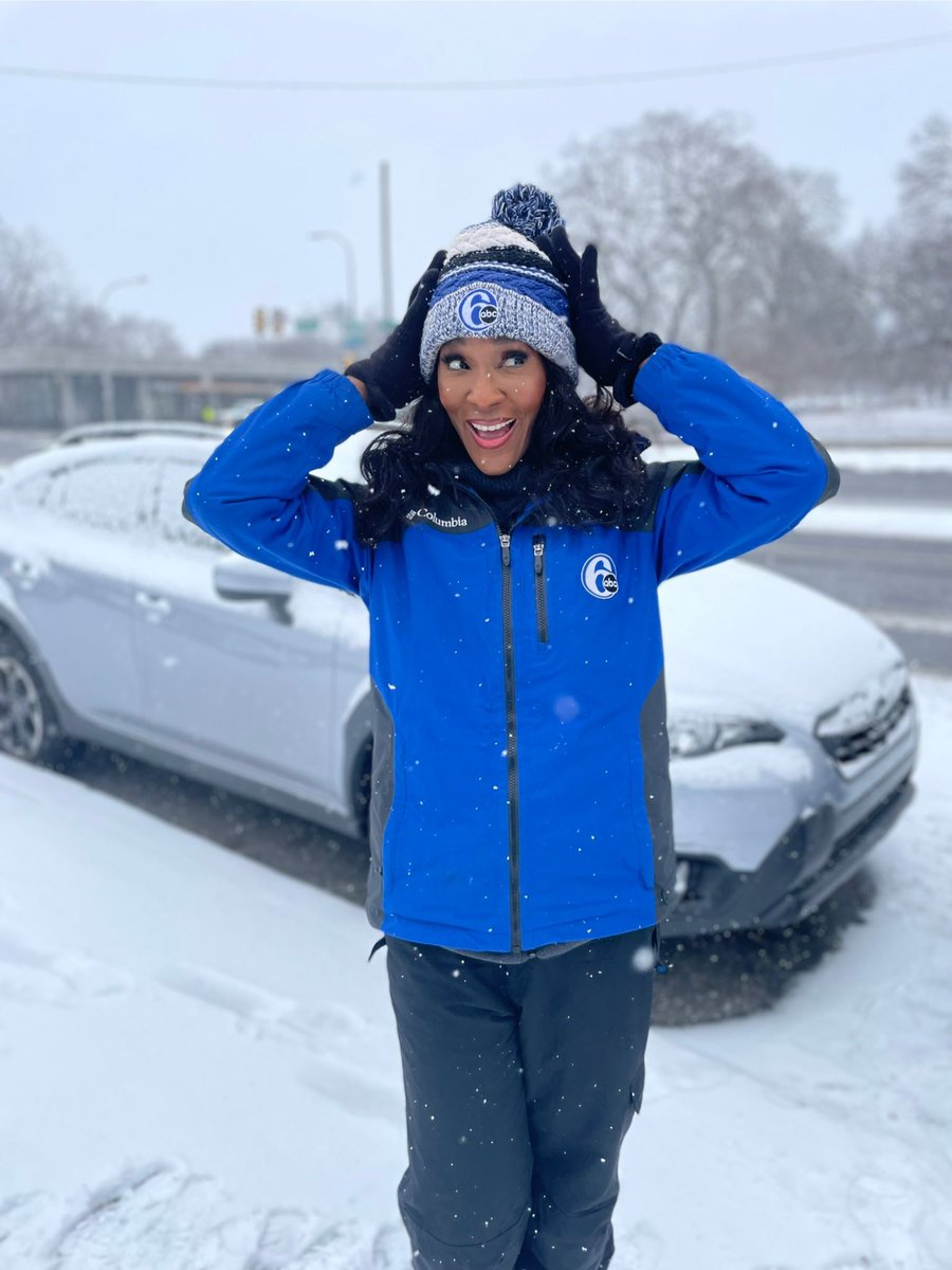 The pompom actually helps me measure snowfall ❄️ 
#Snowday #Philly #Snow #Monday #Winter #CitySnow #Philadelphia #Reporter #News