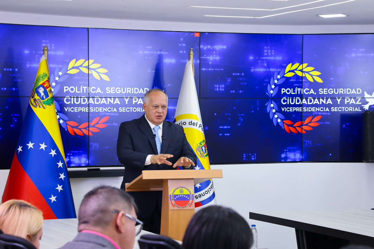 <a href="/dcabellor/">Diosdado Cabello R</a> <a href="/NicolasMaduro/">Nicolás Maduro</a> Vpdte. Sectorial Cap. @DCabelloR: El Presidente ha convocado a la Fusión Popular Militar Policial, para garantizar el mantenimiento de la paz y la tranquilidad.