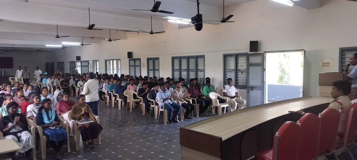 BapatlaPolice's tweet photo. Bapatla Police Boost Cybercrime Awareness Among Students, Emphasize Online Safety and Women's Protection
#DigitalDefenses  #StudentSafety #WomenProtection  #AwarenessCampaign  #POCSO #StopRagging #EveTeasing #GoodTouchBadTouch #ChildMarriage #DowryLaws #SPBapatla

@APPOLICE100 https://t.co/8ltFlJJpup