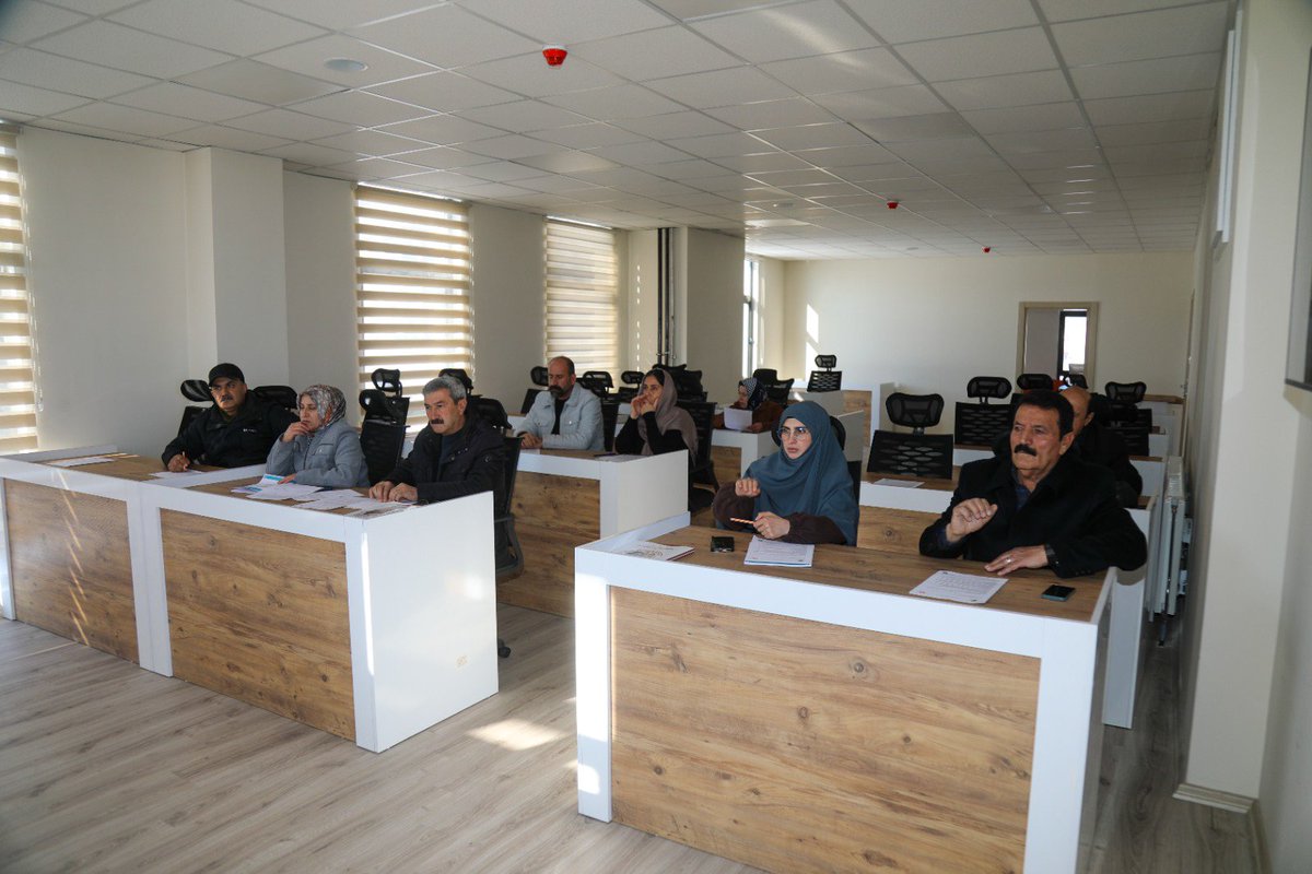 Başkale Belediyesi Ocak ayı Meclis Toplantısı 1’inci birleşimi Başkale Belediyesi Meclis Toplantı Salonu’nda Eşbaşkanımız Şengül Polat başkanlığında yapıldı. 

Meclis toplantısı,selamlama konuşmaları,yoklama ve gündem maddelerinin okunmasıyla başladı.
