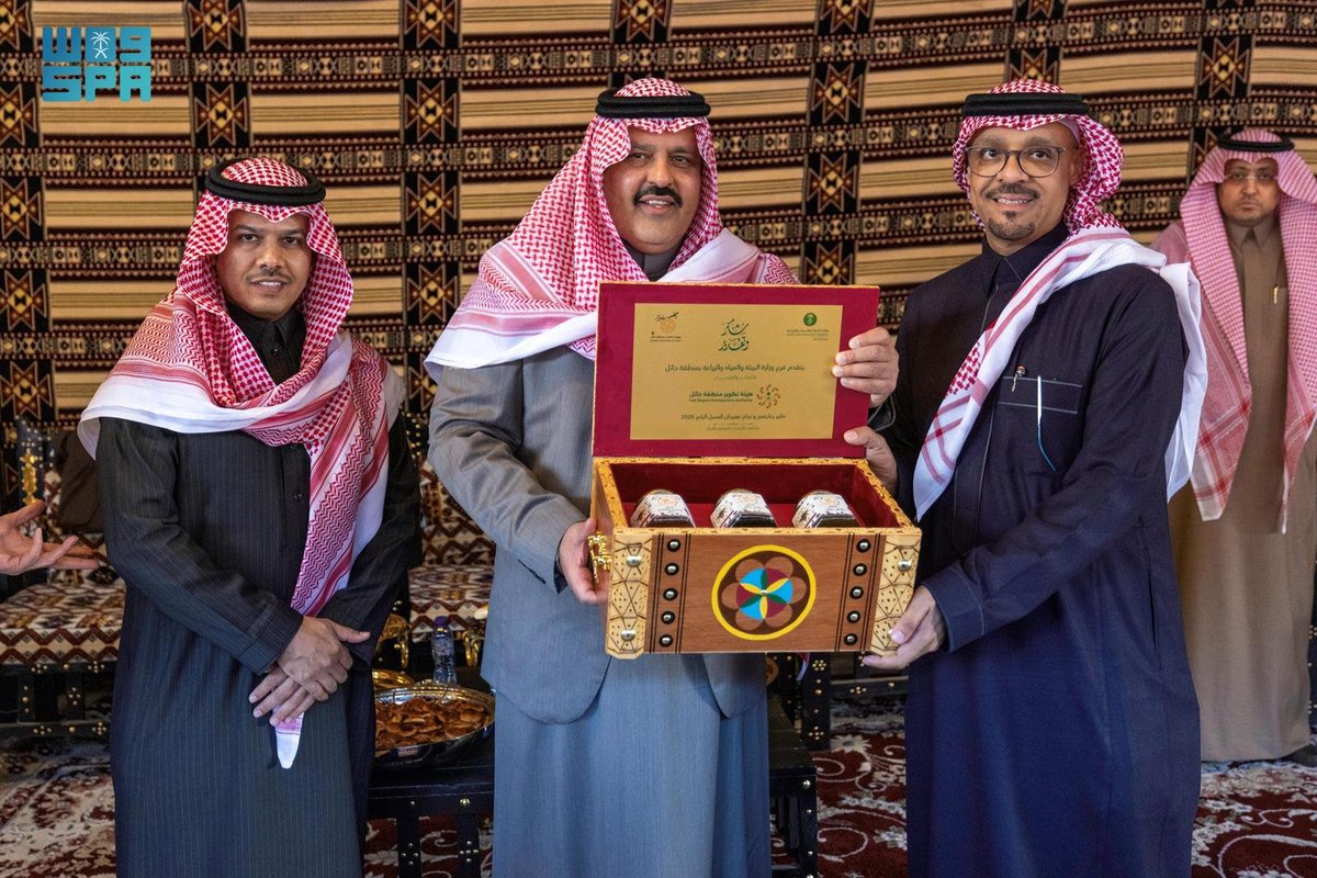 أمير حائل يدشن مهرجان العسل بنسخته الرابعة بالمنطقة.
spa.gov.sa/ar/w2238357
#واس_عام