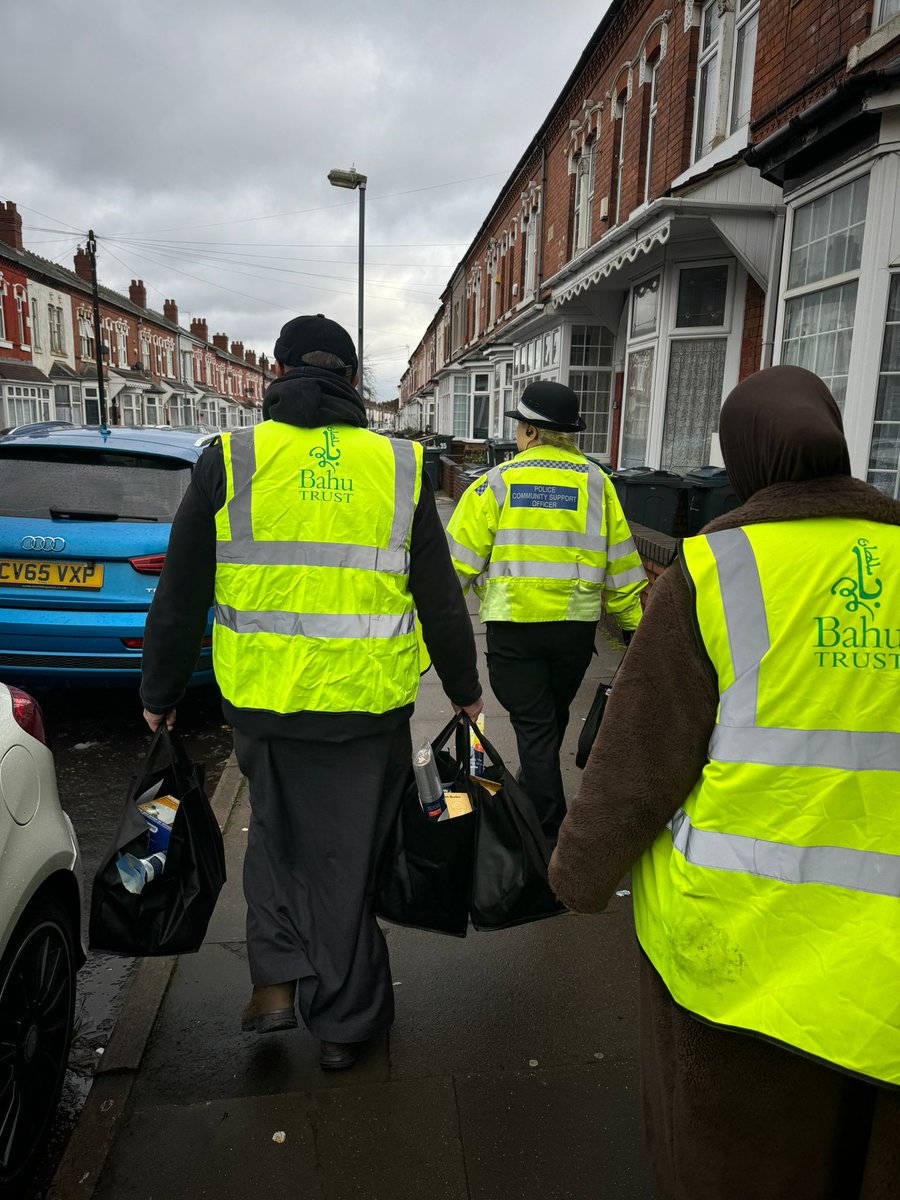 Abdullah7866's tweet image. ❄️@bahutrustuk is keeping our community warm with Winter Warmer Packs and energy-saving tips!

🌡️Temperatures have dropped, but we&apos;re ensuring our community stays warm.

🙏Thanks to @cmmntymttrs , @gridcustomersuk  &amp;amp; @IslamicHelp  for your support!

#WinterSupport #EnergySaving