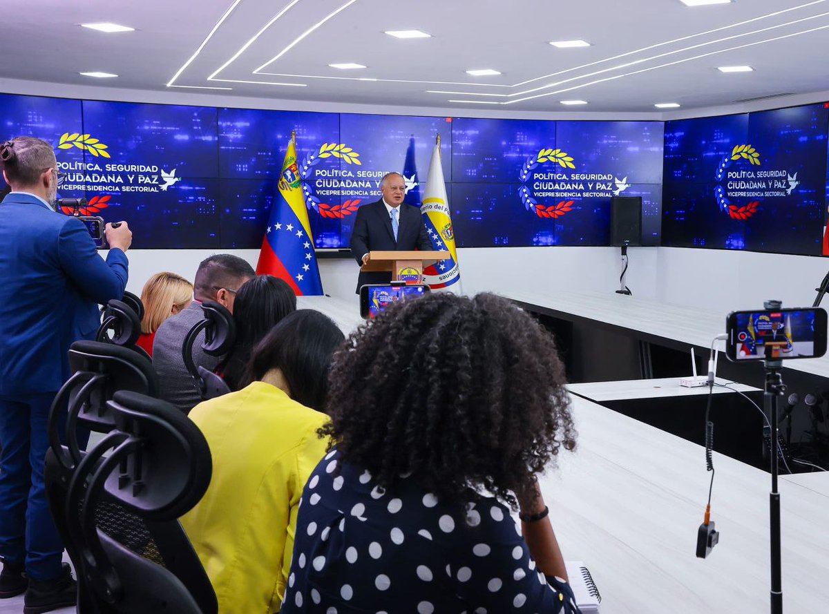 #EnVivo <a href="/dcabellor/">Diosdado Cabello R</a>: "El fracaso de cada convocatoria hecha por ella (María Corina) después del 28 de julio no se puede ocultar. El fracaso de la supuesta gira de Edmundo González no se puede ocultar... El que va es <a href="/NicolasMaduro/">Nicolás Maduro</a>".