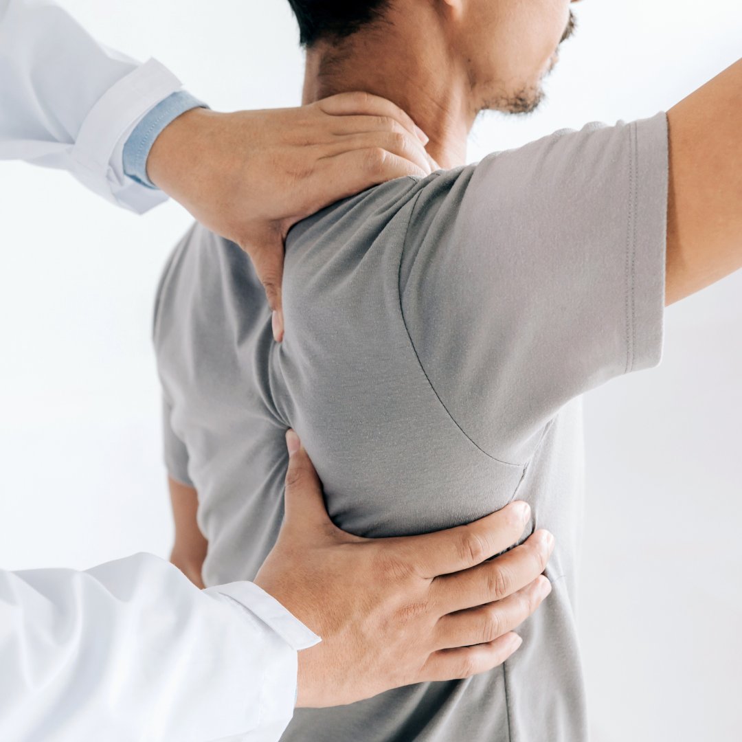 Ce début d'année est l'occasion de rappeler en quoi consiste précisément le métier de kinésithérapeute. 👨‍⚕️
 
Professionnel de santé, de la prévention et du sport, le kinésithérapeute met en œuvre la rééducation :
 
    🔸 des troubles du mouvement
    🔸 des troubles de la