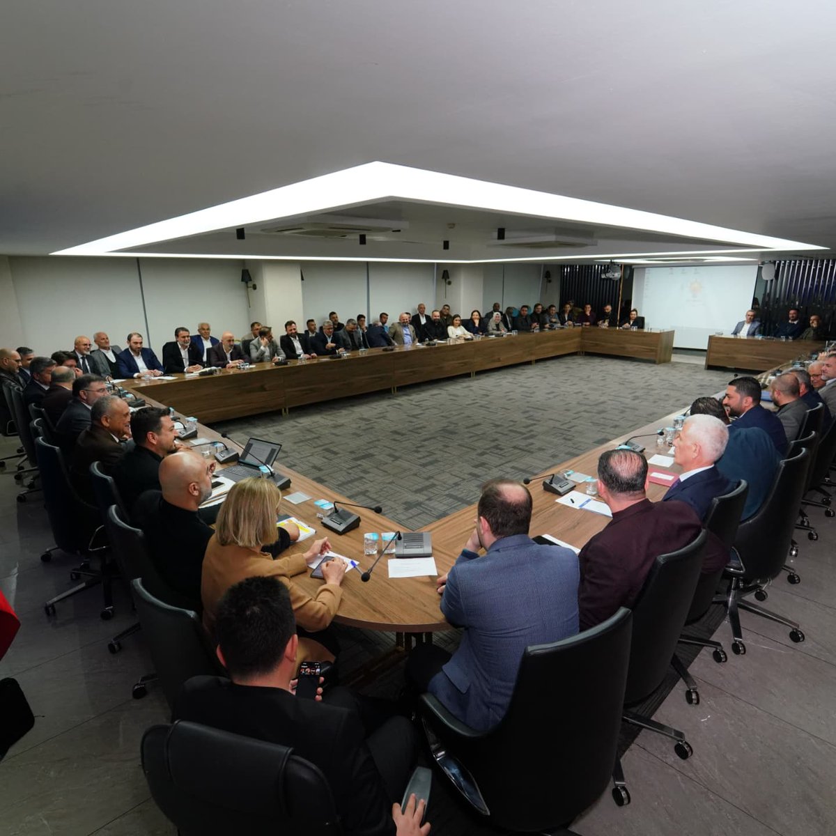 akpartiizmir's tweet photo. İl Başkanımız Sayın Bilal Saygılı başkanlığında, İlçe Başkanlarımız ve İlçe Tanıtım ve Medya Başkanlarımız ile bir araya geldik. 

İl Tanıtım ve Medya Başkanımız Sayın Safa Narlı'nın sunumu ile İzmir’imizin her bir köşesinde AK Parti’nin güçlü mesajlarını daha etkin bir şekilde duyurmak ve vatandaşlarımızla buluşturmak için stratejilerimizi değerlendirdik.