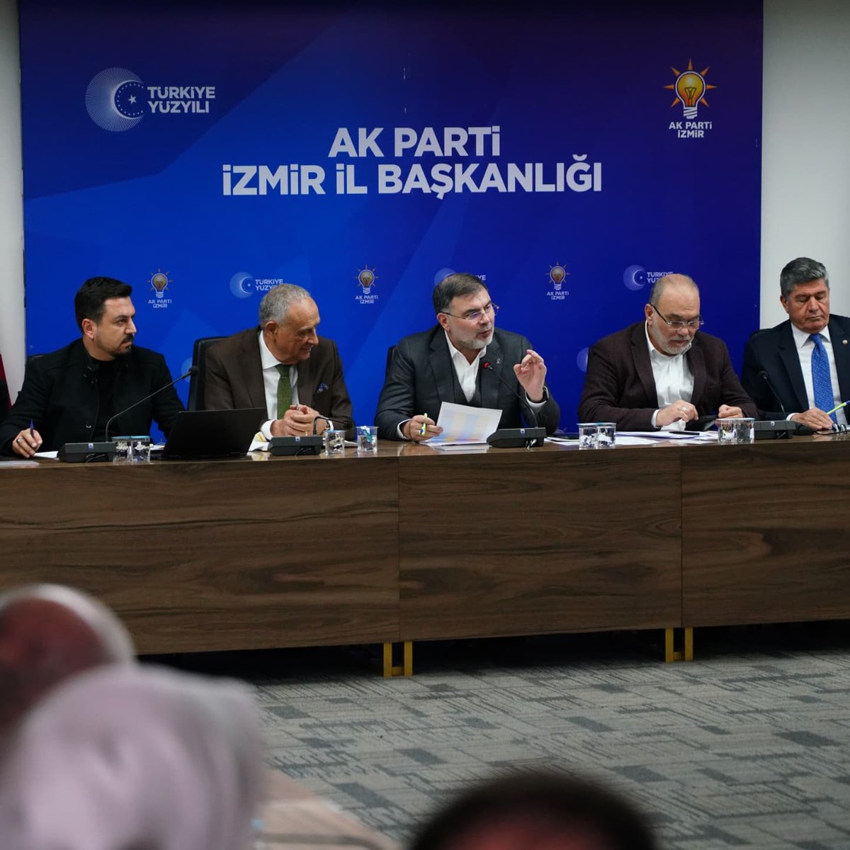 akpartiizmir's tweet photo. İl Başkanımız Sayın Bilal Saygılı başkanlığında, İlçe Başkanlarımız ve İlçe Tanıtım ve Medya Başkanlarımız ile bir araya geldik. 

İl Tanıtım ve Medya Başkanımız Sayın Safa Narlı'nın sunumu ile İzmir’imizin her bir köşesinde AK Parti’nin güçlü mesajlarını daha etkin bir şekilde duyurmak ve vatandaşlarımızla buluşturmak için stratejilerimizi değerlendirdik.