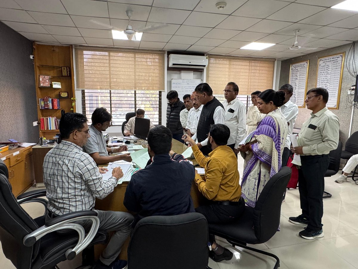 વલસાડ જિલ્લા  સહકારી બેંક લિ.ની ચૂંટણી માટે નામાંકન પ્રક્રિયા સફળતાપૂર્વક પૂર્ણ કરવામાં આવી છે.