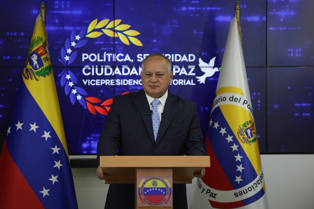 #EnVivo <a href="/dcabellor/">Diosdado Cabello R</a>: "Yo estoy convencido que no va a a pasar nada el 10 de enero, pero eso no quiere decir que vamos a bajar la guardia frente a las amenazas de ellos. Aquí hay un gobierno responsable que da la cara, que no desconoce los problemas sino que los enfrenta. A ellos