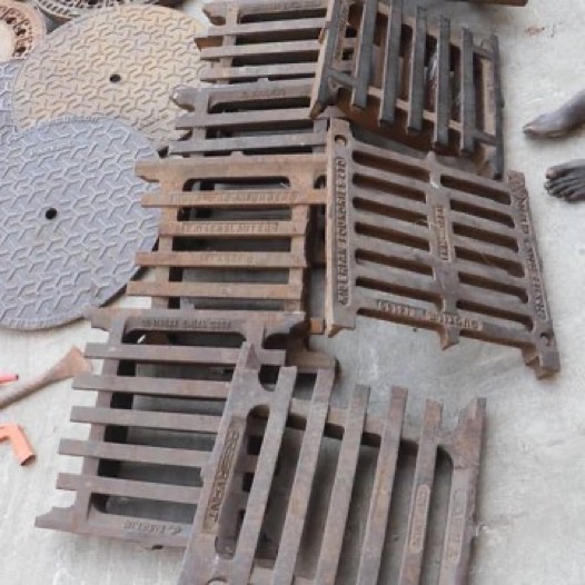 CosmoTimesNG's tweet photo. BREAKING NEWS: FCT Police have arrested  manhole thieves, exposing motorist to dangerous accidents in Abuja and recovered some other stolen properties. https://t.co/XyeqB8q77K
