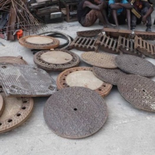 CosmoTimesNG's tweet photo. BREAKING NEWS: FCT Police have arrested  manhole thieves, exposing motorist to dangerous accidents in Abuja and recovered some other stolen properties. https://t.co/XyeqB8q77K