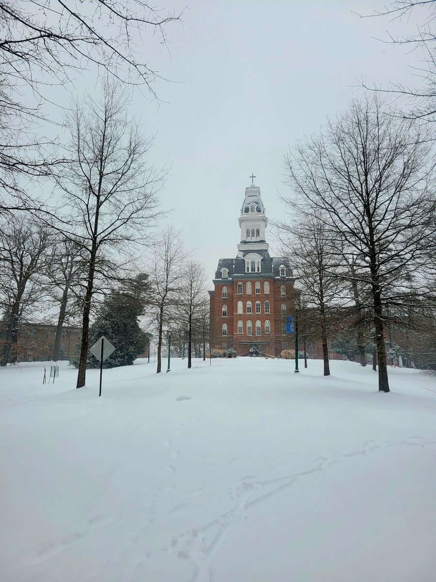 We hope that all of our nearby community members are enjoying Maryland's first ❄️ of 2025! Thanks to all essential personnel, including public safety and our facilities crew, who continue to work hard on campus during today's snowstorm. #NDMUProud