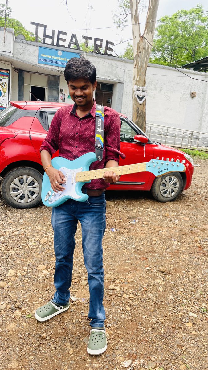 itxtar's tweet photo. ✍️
मैं एक मामूली सा शायर 
नगमा गुनगुना रहा हूं 
दिल के सुरों को 
तारो पर ला रहा हूं
तेरे लिए 
गाना गा रहा हूं
#himanshukumarsagar #guitar #itxtar https://t.co/rFN7fucrDd