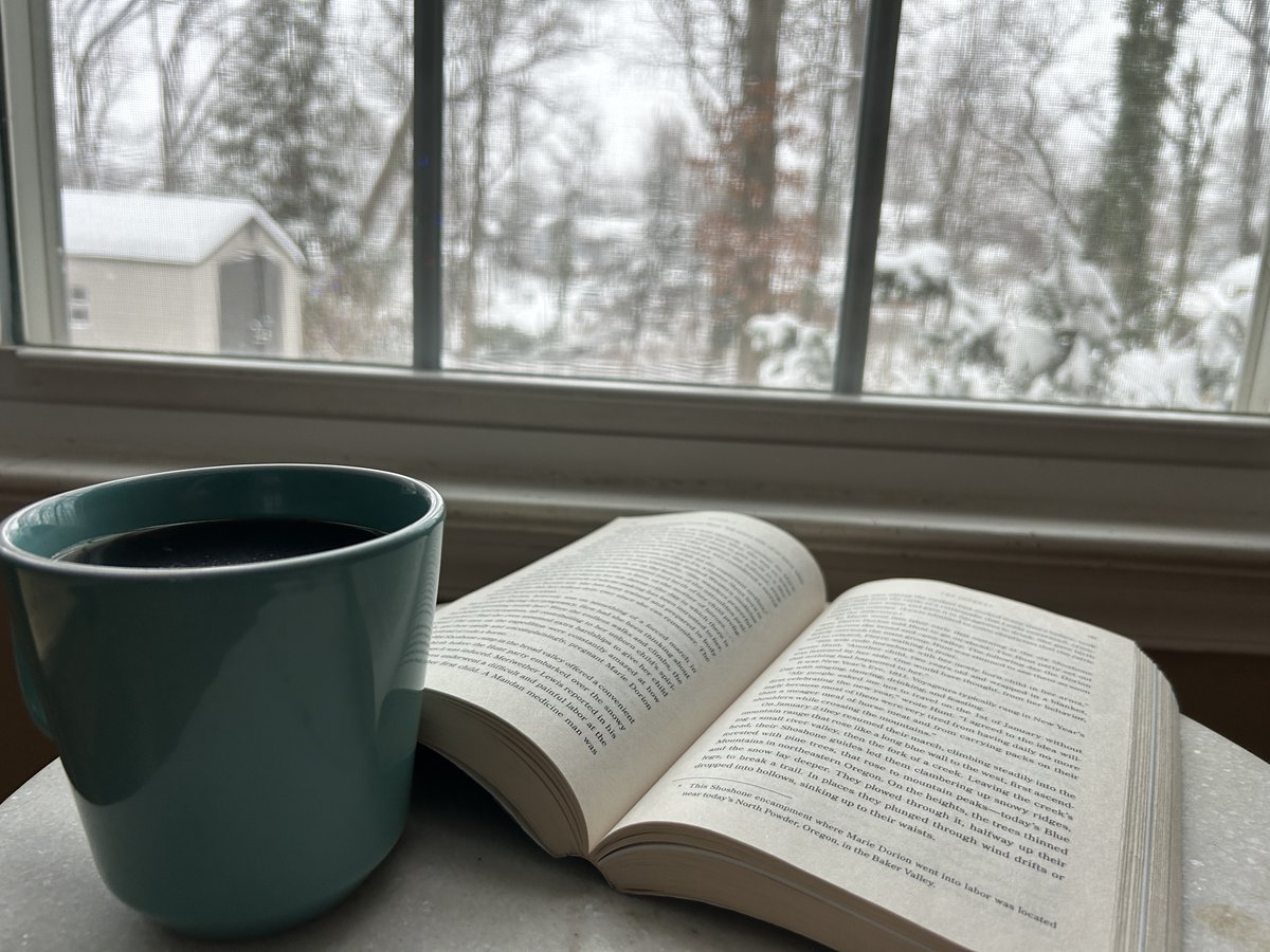 MDStateLibrary's tweet photo. Snow day! What's everybody reading? #mdweather https://t.co/CbuiXQArIk