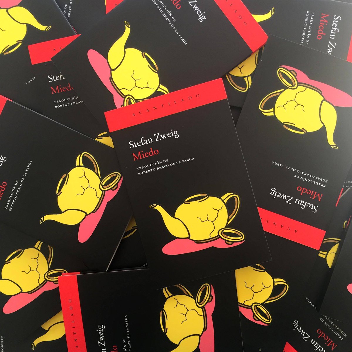 Escrita en 1913 y publicada por primera vez casi una década más tarde, «Miedo» es una de las «nouvelles» más sobrecogedoras de Stefan Zweig, con un final tan sorprendente para la protagonista como para el lector. 

ℹ️«Miedo», Stefan Zweig: acantilado.es/catalogo/miedo/