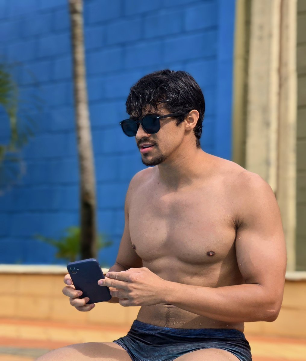 Férias sua linda, vai embora não.