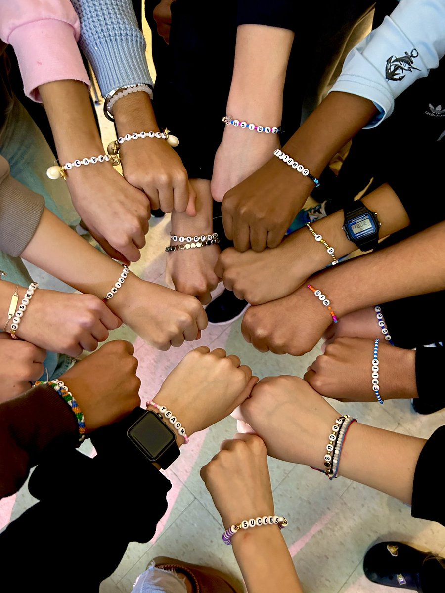 Starting off 2025 striving to make it the best year yet with our “word of the year” activity in Grade 8 <a href="/Branlynbulldogs/">Branlyn Community</a>! 🧶 <a href="/GEDSB/">Grand Erie District School Board</a>