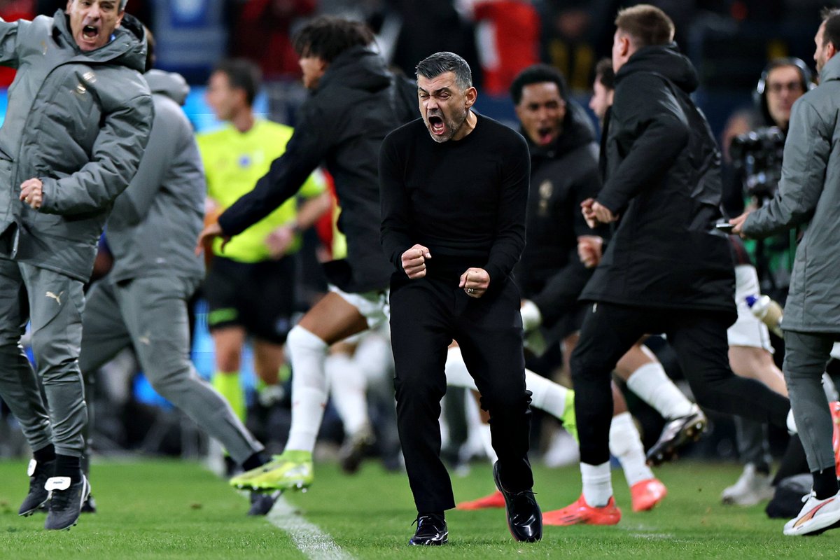 47': Inter 2-0 Milan

52': Inter 2-1 Milan
80': Inter 2-2 Milan
90+3': Inter 2-3 Milan

QUE REVIRAVOLTA DA EQUIPA DE SÉRGIO CONCEIÇÃO!