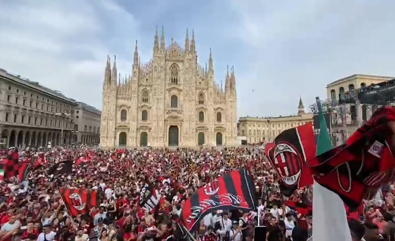 MilanPosts's tweet photo. 🔴⚫️ MILANO IS ROSSONERO 🔴⚫️ https://t.co/aKywWXkTtP