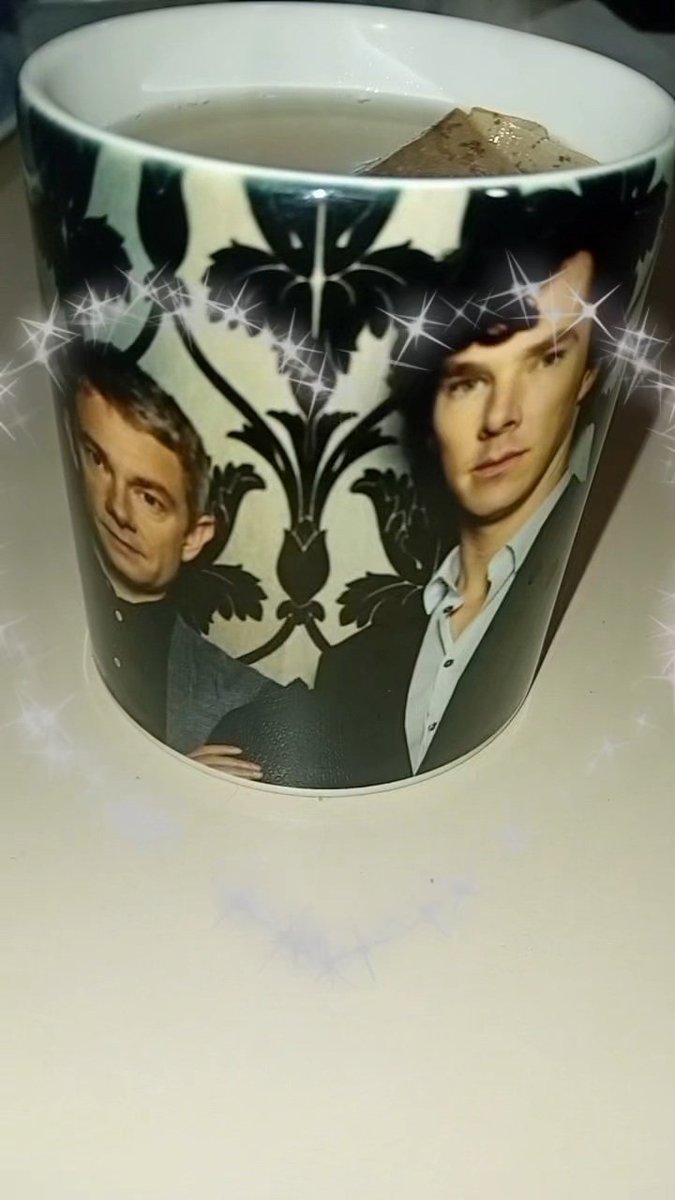 Today is the birthday of my fav detective and one of the best character ever i am whom to him ❤️
He is a kin character for reasons so I honor him, Sherlock and John, by rereading some stories and enjoying a British tea ahah
Happy b day Sherlock ❤️

#HappyBirthdaySherlockHolmes