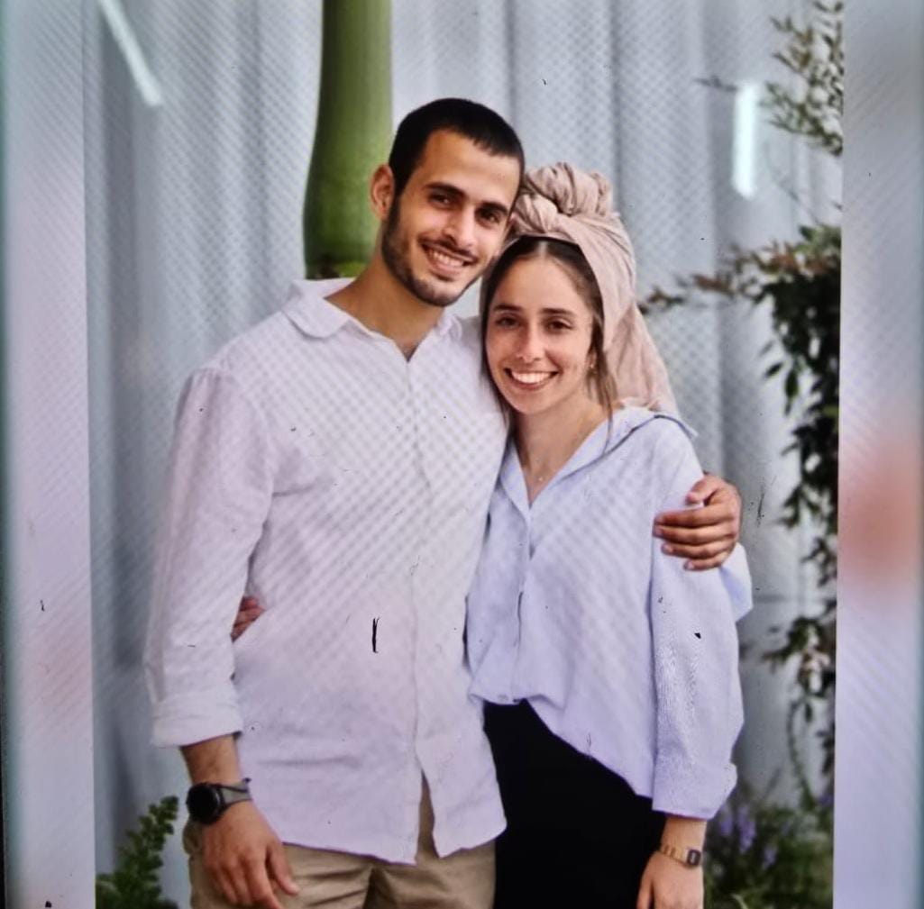 סרן איתן שכנזי, בן 24 מעלי, סגן מפקד פלוגה בחטיבת הנח"ל, נפל בקרב בבית חאנון. איתן גדל בחצור הגלילית, למד במכינת בני דוד בעלי, וגר עם אשתו הלל ביישוב שזהו הנופל העשירי שלו מאז פרצה המלחמה