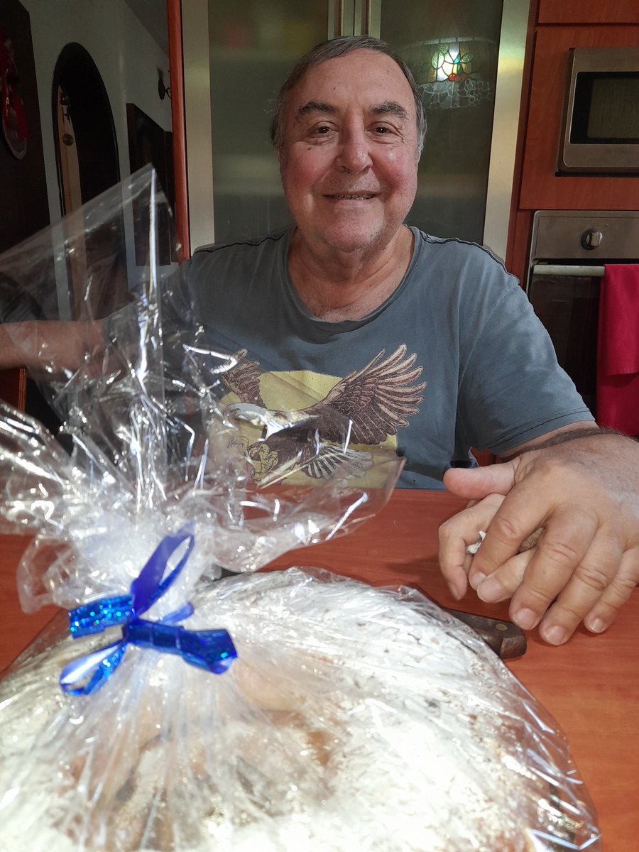 mcarcila's tweet photo. De oriente llegaron tres Reyes Magos a adorar al niño y trajeron precioso regalos.Para el Venezolano los regalos los trae el niño Jesús el 24 de Dic. y el 6 de enero los Reyes también. Lo de Santa Claus es bonito pero nuestra fe es Niño y Reyes Felices  Reyes hermanos Venezolanos https://t.co/PMVrsnCQ7D