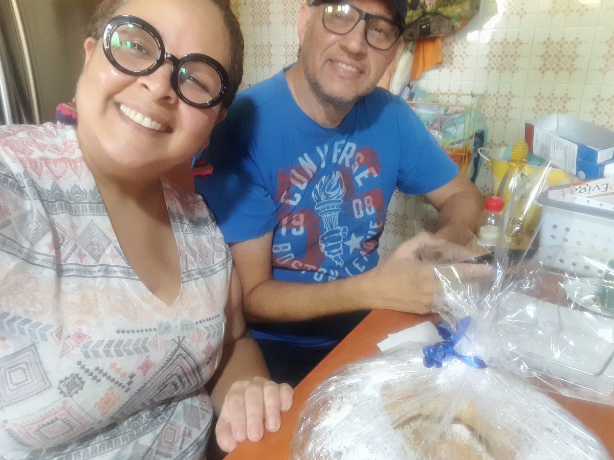 mcarcila's tweet photo. De oriente llegaron tres Reyes Magos a adorar al niño y trajeron precioso regalos.Para el Venezolano los regalos los trae el niño Jesús el 24 de Dic. y el 6 de enero los Reyes también. Lo de Santa Claus es bonito pero nuestra fe es Niño y Reyes Felices  Reyes hermanos Venezolanos https://t.co/PMVrsnCQ7D