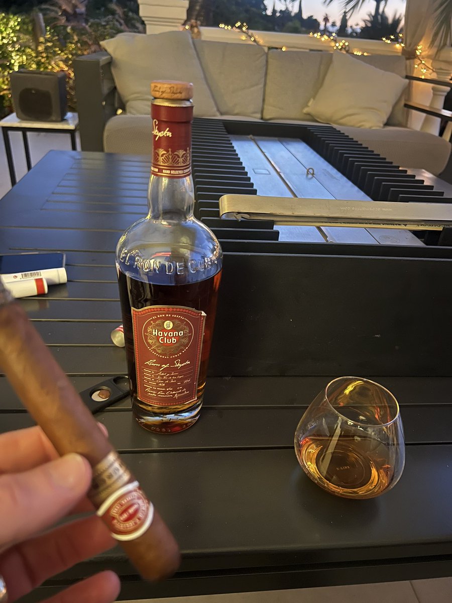 Godtglas's tweet photo. Fejrer hvid januar med et godt glas 🥃 https://t.co/lFFIkf1sRx
