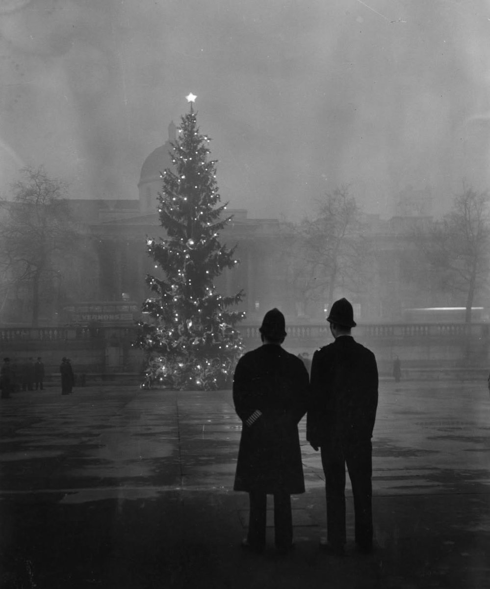 I ♥️ the Trafalgar Square Christmas tree! An annual gift from Norway, symbolising friendship and gratitude for Britain’s support during WWII. A true reflection of Christmas spirit in London’s heart since 1947. 🎄

(Old photo is from December 1st 1949)