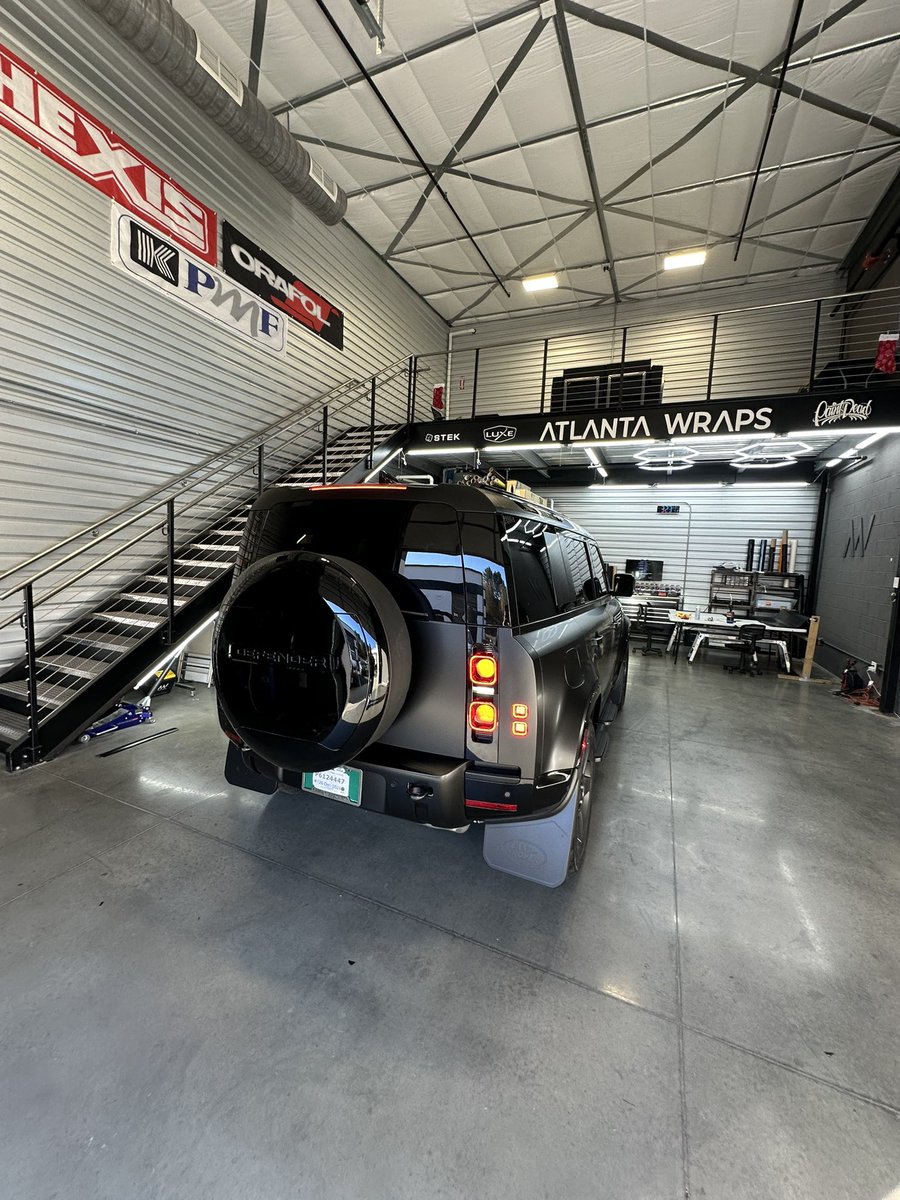 AtlantaWraps's tweet photo. Land Rover with the makeover 💄 

Full Satin Black Wrap
Full Ceramic Window Tint

#atlantawraps #atlanta #paintisdead https://t.co/BXzWDPmTrX