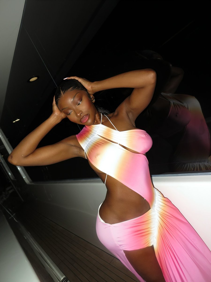 ChelseaLazkani's tweet photo. Being darkskin so tea https://t.co/BKhYi0ixTT
