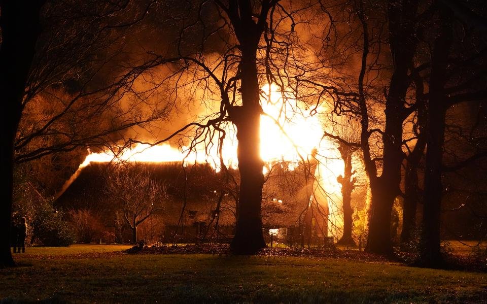 Uitslaande brand in woonboerderij in Assen