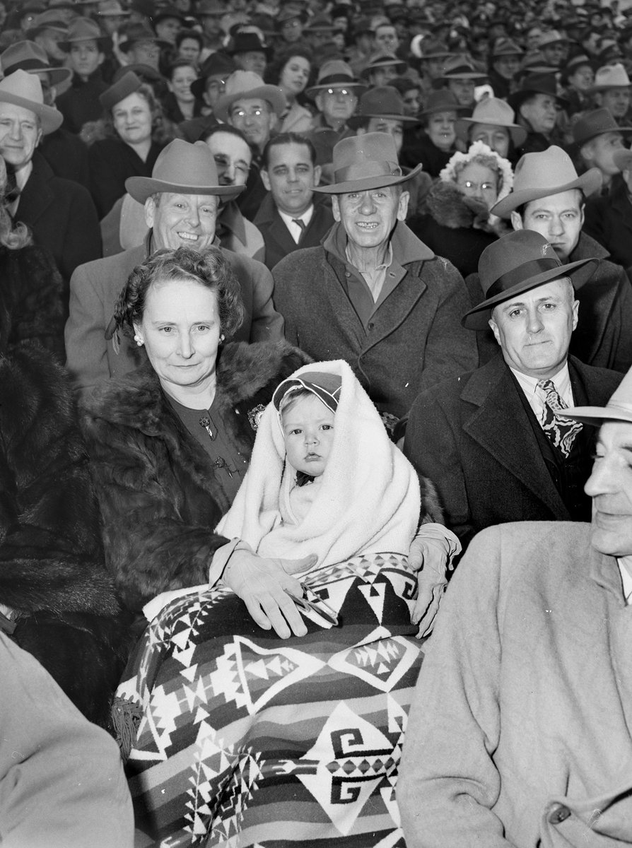 us for the rest of the week 🥶 stay warm, y'all!

[📸: 7 mo. old Wallace Gordon Tingley with his grandmother Mrs. E. R. Walker. They are attending the North Side-Highland Park football game at Farrington Field in Fort Worth, Texas, 12/15/1945; library.uta.edu/digitalgallery…] #txwx