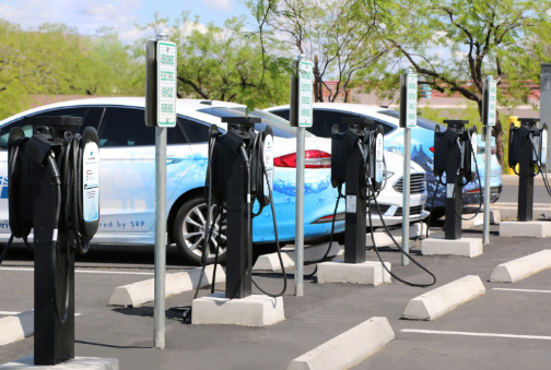 zefenergy's tweet photo. "Electrifying your fleet? 🚛⚡ Our Fleet Guide helps with charging infrastructure &amp; management. Download now: https://t.co/OeJVweXI9u #FleetElectrification #EVCharging" https://t.co/qmB6gDL0BL