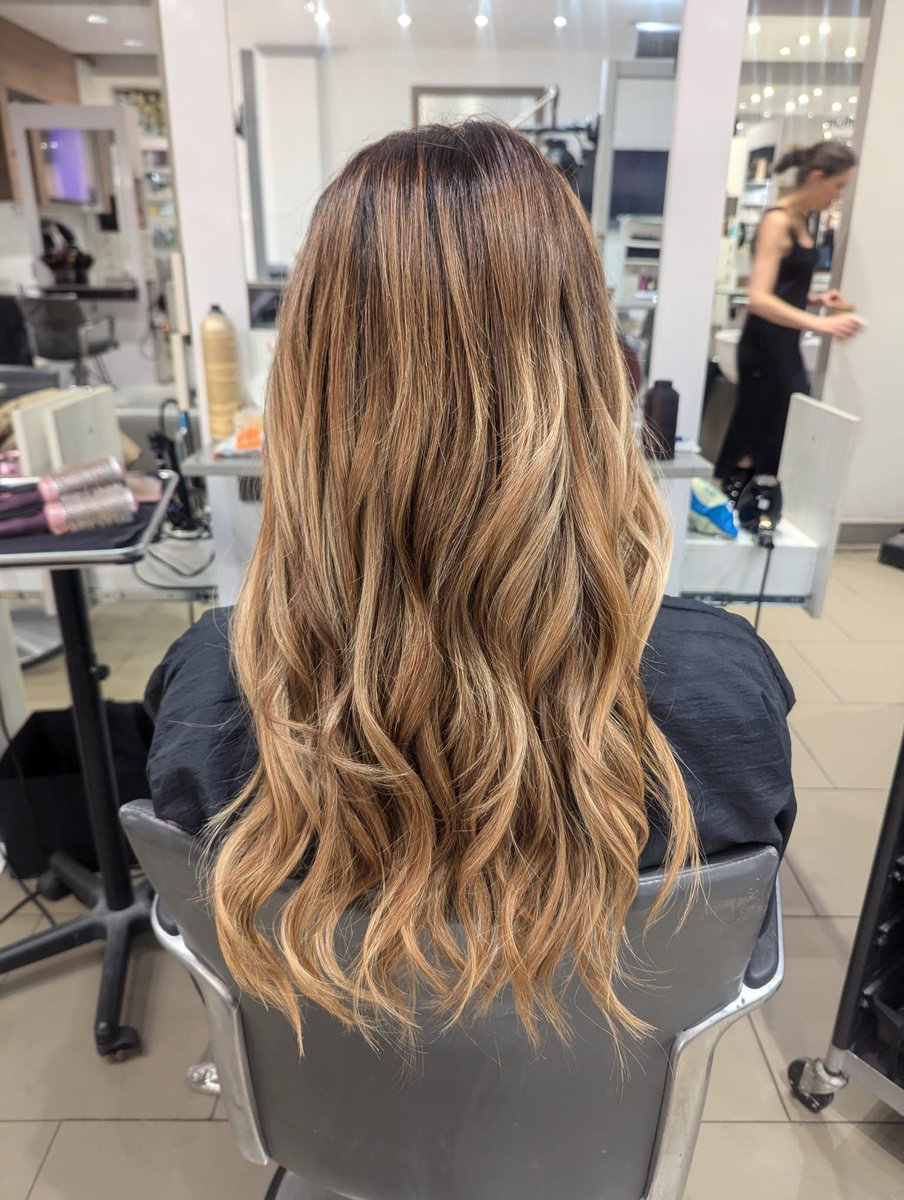 spadeauville's tweet image. From flat to full ✨ Weft extensions applied for instant volume and length! Swipe to see the before. Book your transformation today.

By: @kimrivka
.
#WeftExtensions #HairTransformation #SalonDeauville #MontrealBeauty #HairExtensions #InstantVolume #LongHairGoals