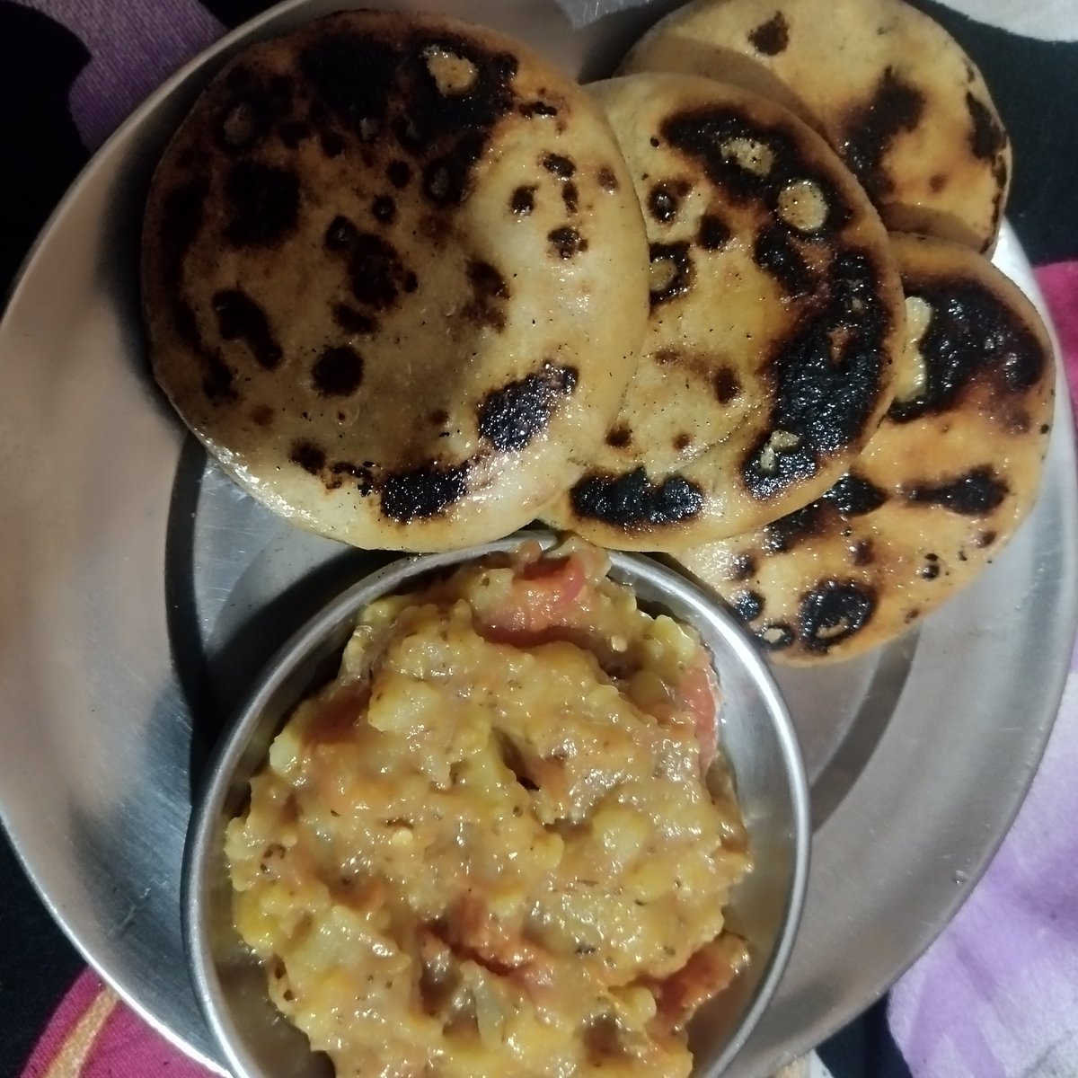 umeed_aab_nhi_h's tweet photo. Tell me u r bihari without saying u r bihari 😉😉
#litti_chokha❤😍
Kitne time baad kha rhi🤧🤧😭😭 https://t.co/SOeJQhUCSs