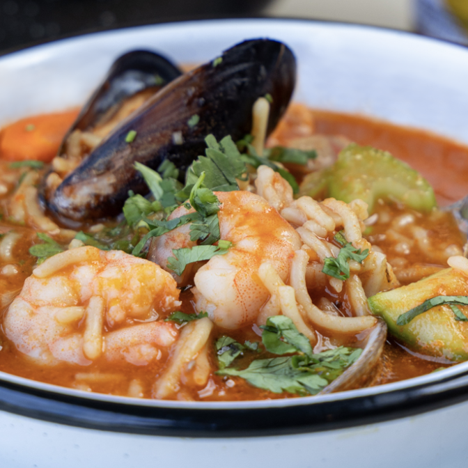 elchamalero's tweet photo. ¡Nada como unos fideitos marisqueros para consentir el antojo! 🍜🐟 Sabor que no puedes dejar pasar. 😋🔥 https://t.co/tkqObAoQZy