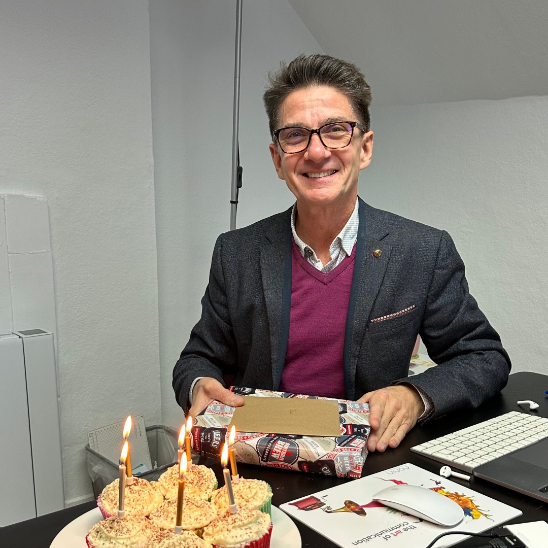 It's the RONIN team's first day back in the office post-Christmas but the festivities aren't over yet as we've been belatedly celebrating our Director, Steve's, #birthday 🥳🎂🎁

#HappyBirthday #marketingteam