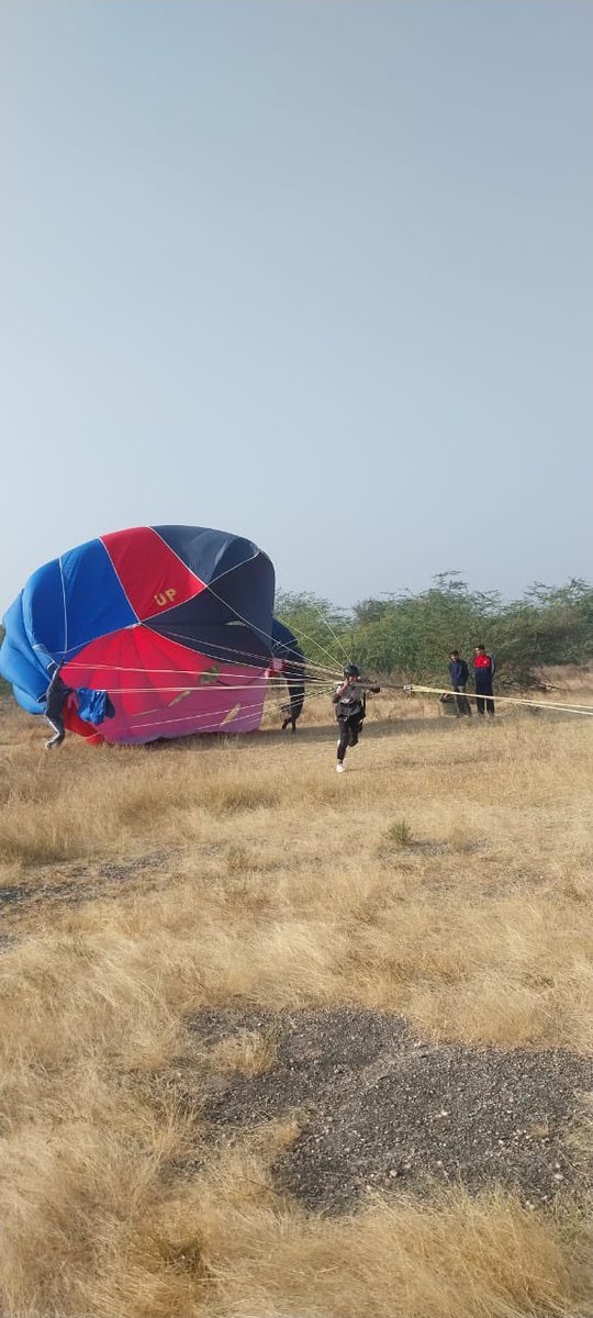 NCCDteRajasthan's tweet photo. “Thrill and adventure in the skies! NCC cadets of Jodhpur Group, Rajasthan Directorate, participated in an exhilarating parasailing activity, showcasing courage and determination. Adventure training at its best! #NCCAdventure #YouthInAction #RajasthanNCC #SkillAndThrill” https://t.co/Jg1MkDCH49