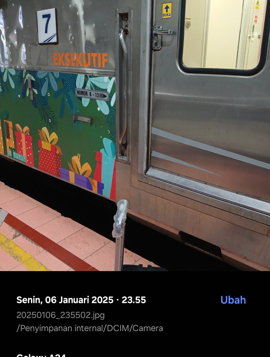 febioabeda's tweet photo. berangkat jam 00.01, pilih gerbong 7 dan tidak ada petugas bantu mengarahkan tangga atau buka pintu. harus jalan ke 3 gerbong di depan karena satu satunya akses yg dibuka. pls be nice @KAI121 

tbh pake exe karena waktu, kenyamanan dan service yg lebih karena lagi sakit :( https://t.co/BROpxe9oQ1