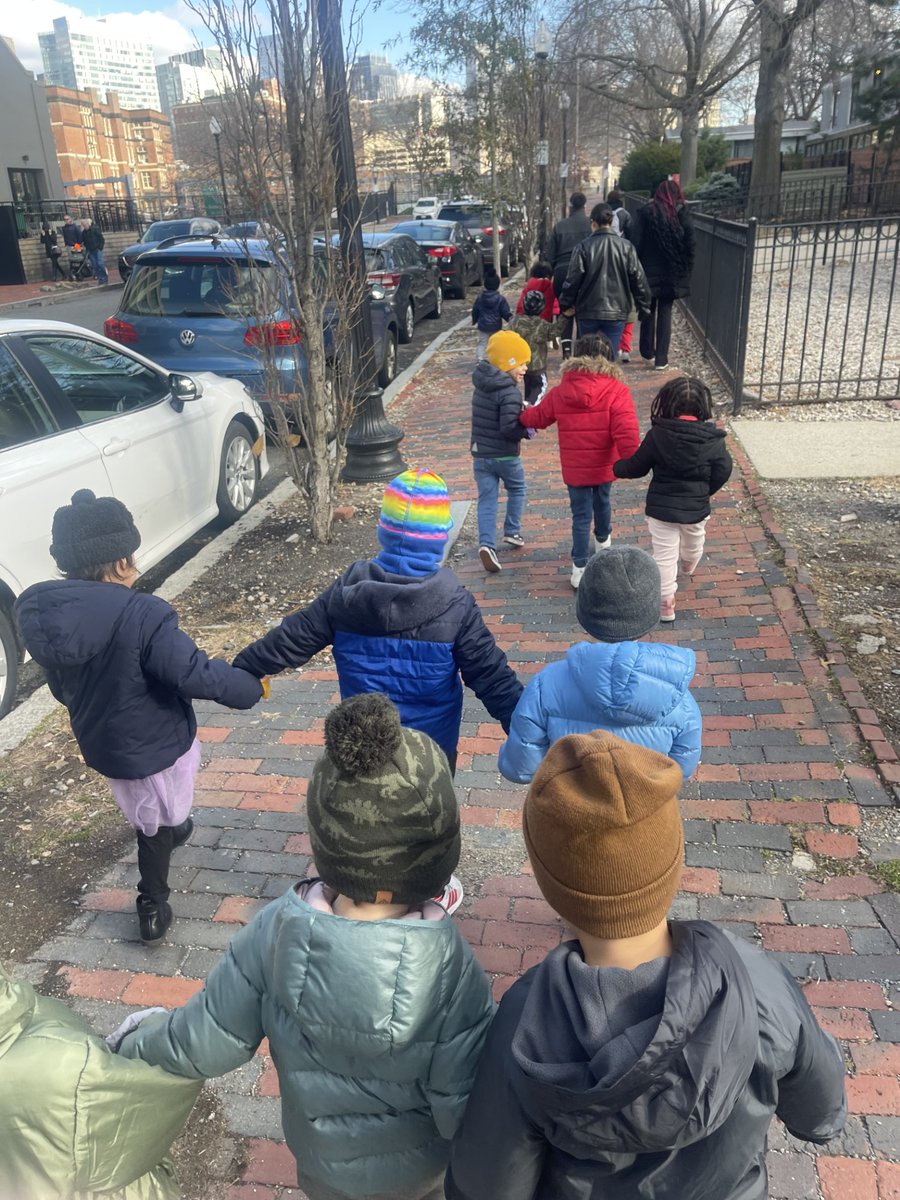 We hope everyone is staying warm and bundled up this winter like our friends at Ellis! #earlyed ❄️