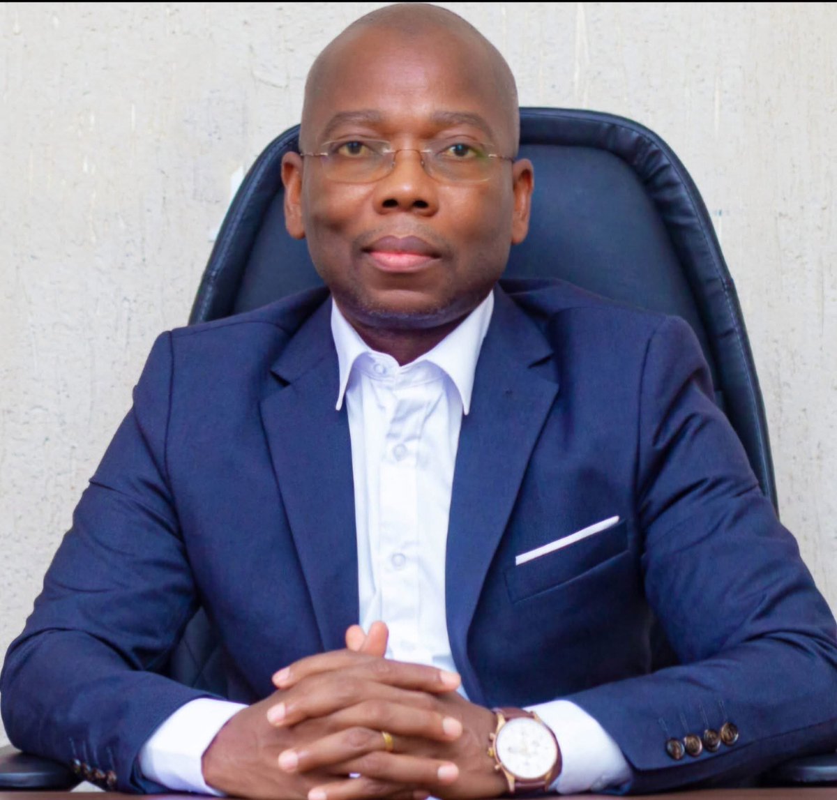 ASSALÉ TIÉMOKO ANTOINE (President de  ADCI )

Quand nous aurons ce pays en mains, les Ivoiriens saurons tout.

Tous ceux qui sont payés avec l'argent public et qui gagnent plus de 20 millions par an, verront leurs revenus affichés sur le site internet, non pas du Gouvernement,