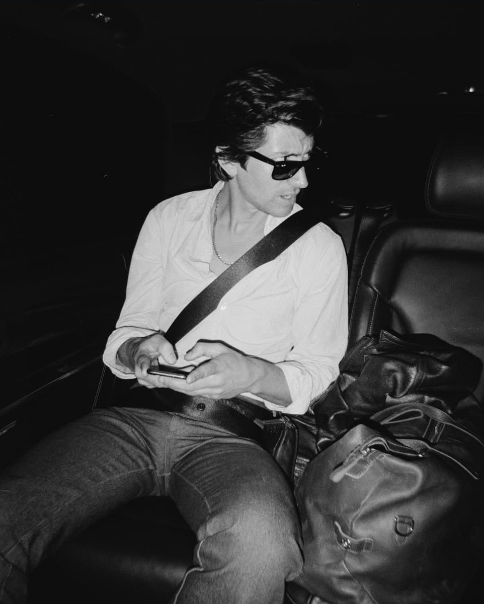 ES UN MILAGRO ALEX ESTA USANDO UN TELÉFONO MOVIL