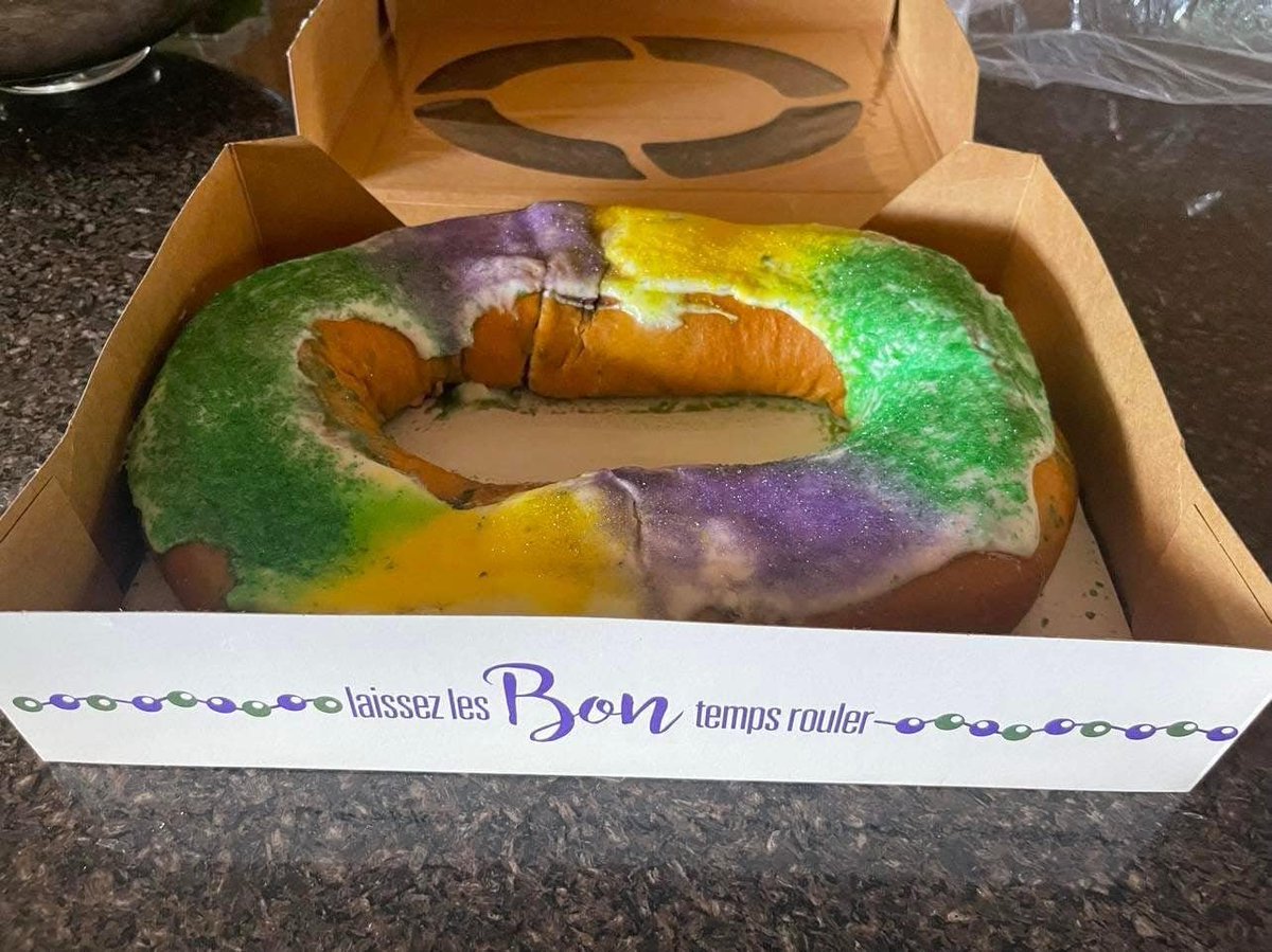 kingcakes's tweet photo. Happy Kings Day! 
Today, we celebrate King's Day, also known as Epiphany. The official start of the Mardi Gras season in many cultures, especially in New Orleans and across the Gulf Coast! 🎭

And what better way to celebrate than with a slice (or two!) of King Cake?💜💚💛

Who’s got their cake ready? Share your favorite King Cake moment with us! 
Don't forget to place your King Cake orders at https://t.co/uAbsOMoWyE

 #KingsDay #KingCake #MardiGrasSeason #CelebrateWithCake #letthemeatcake