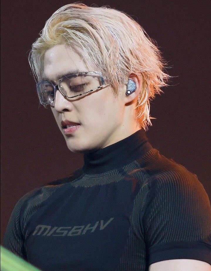 loverofcsc's tweet image. june - blonde scoups