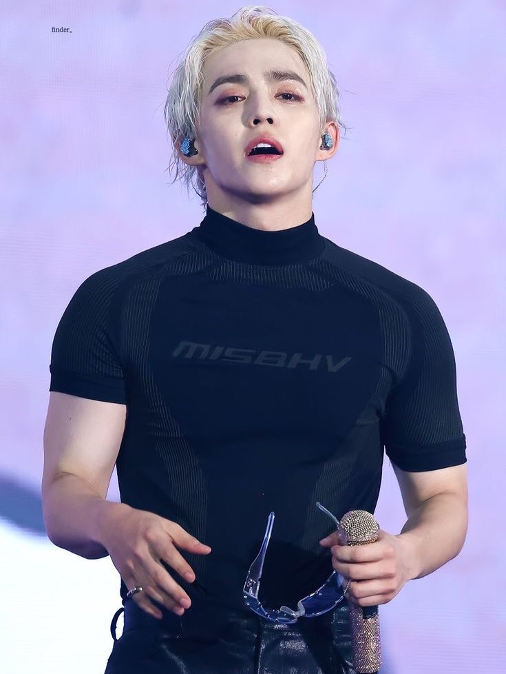 loverofcsc's tweet image. june - blonde scoups