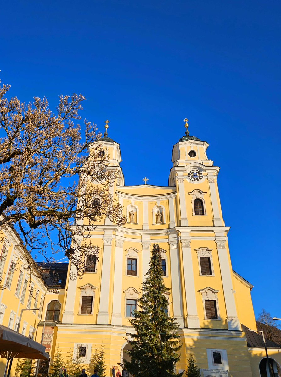 InfoRoyaldance's tweet photo. HAPPY NEW (DANCE) YEAR 2025🥳🎊🎉❣️ Der  Silvesterball auf Schloss Mondsee war wieder wunderschön😍 Wir verabschieden wir uns mit einem letzten Tanzkurs am Tag danach und  freuen uns schon wieder auf das nächste Silvester 25 dort😃😍❣️ https://t.co/Wo6Ia40siD
