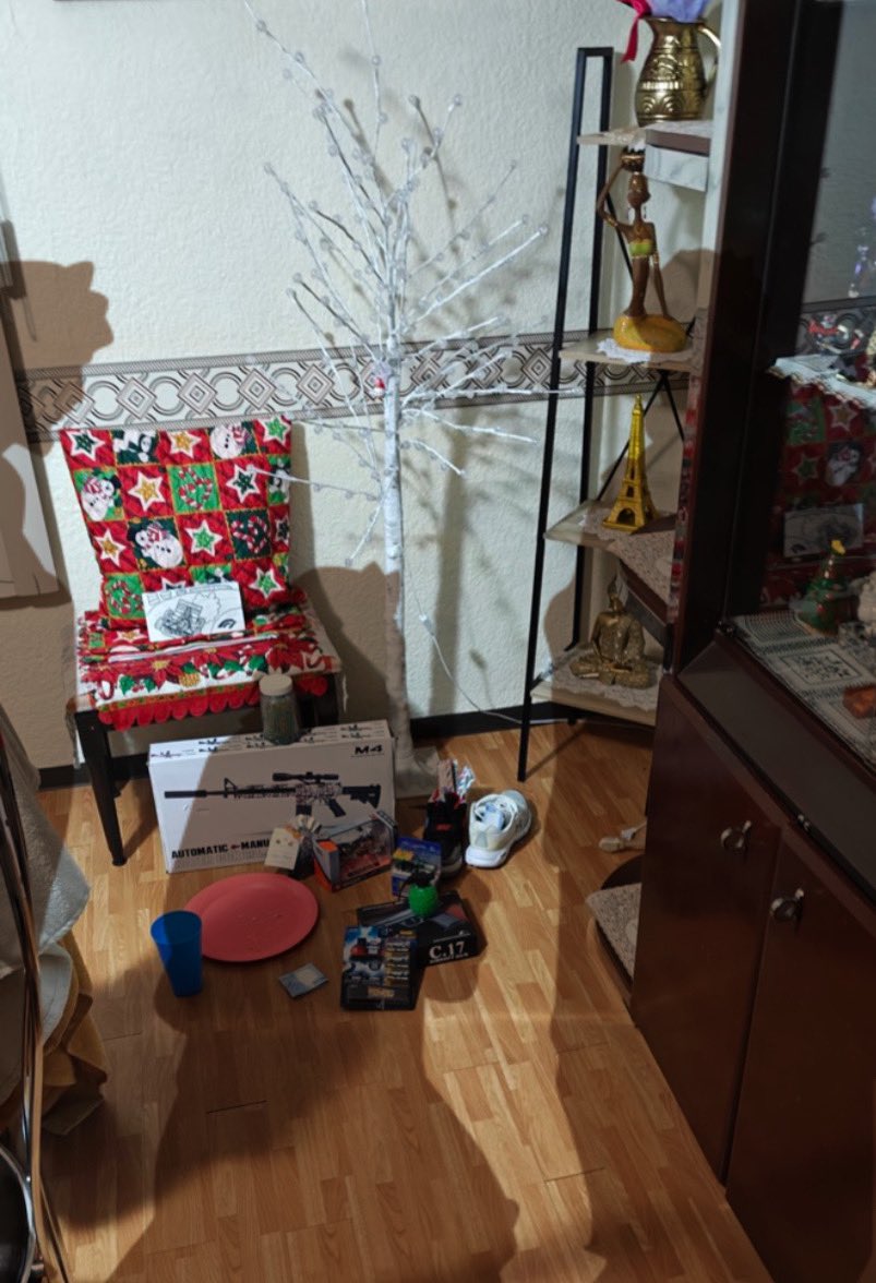 Brissia R tweet media